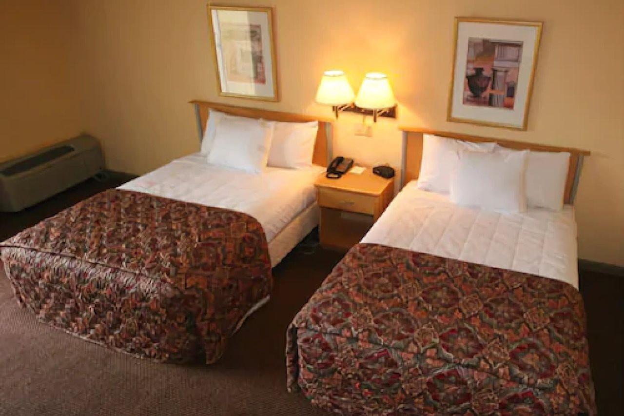 Knights Inn Six Flags Lodge West Bilik gambar