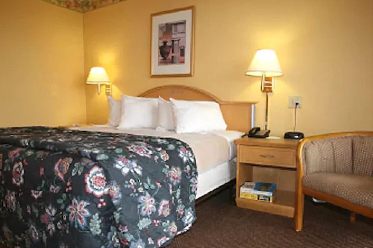 Knights Inn Six Flags Lodge West Luaran gambar